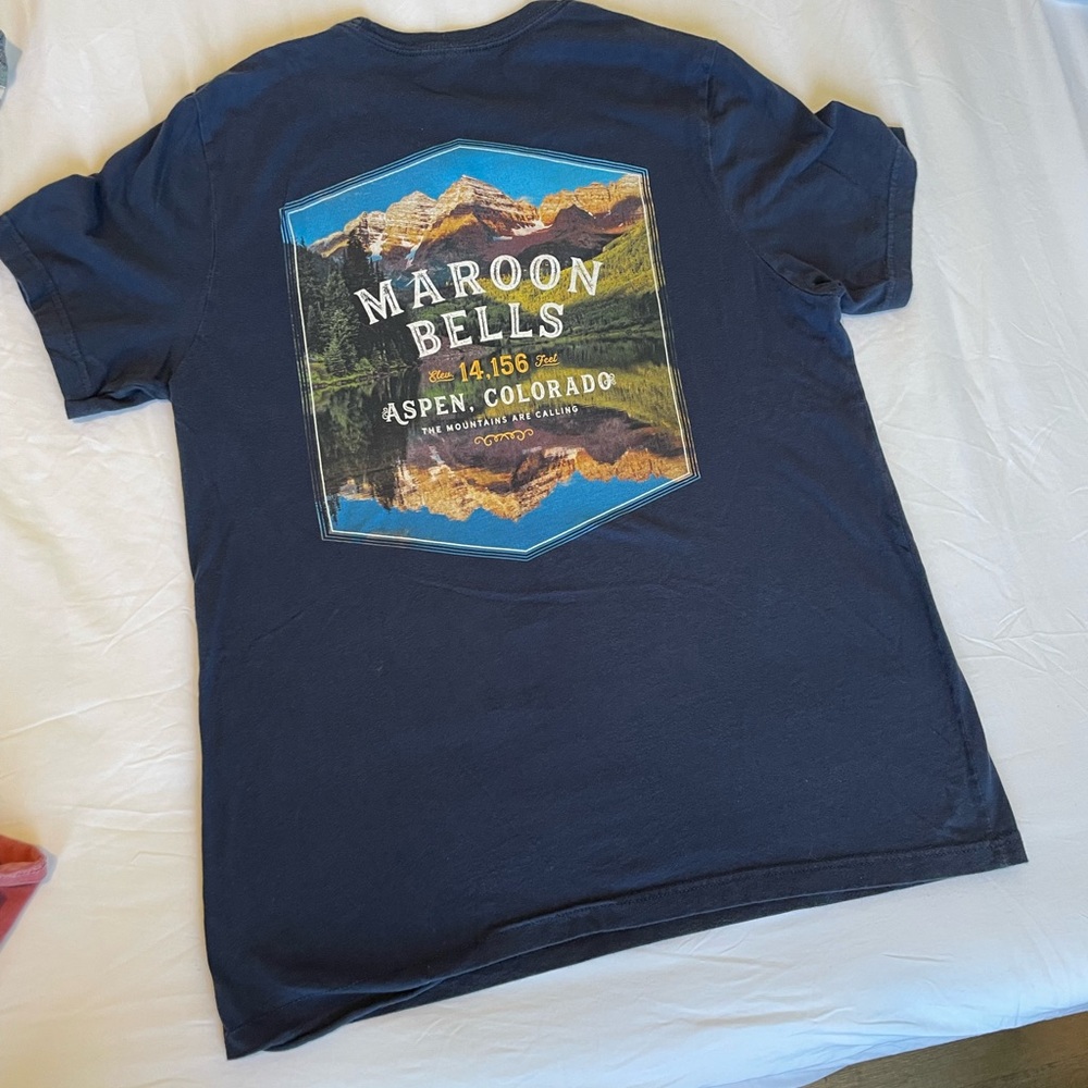 Aspen, Colorado Maroon Bells graphic T-Shirt (Large)